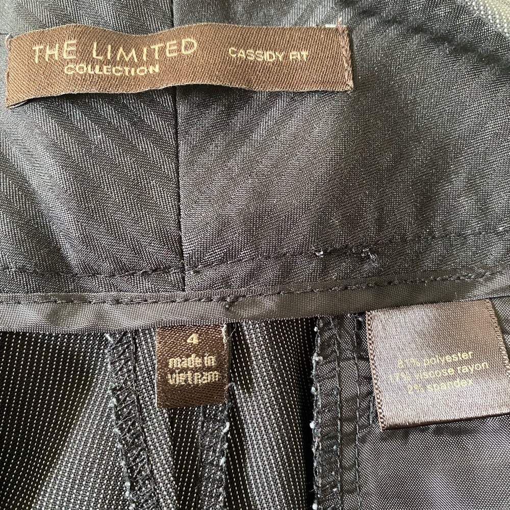 Great fit ! Pin stripe women’s pants .